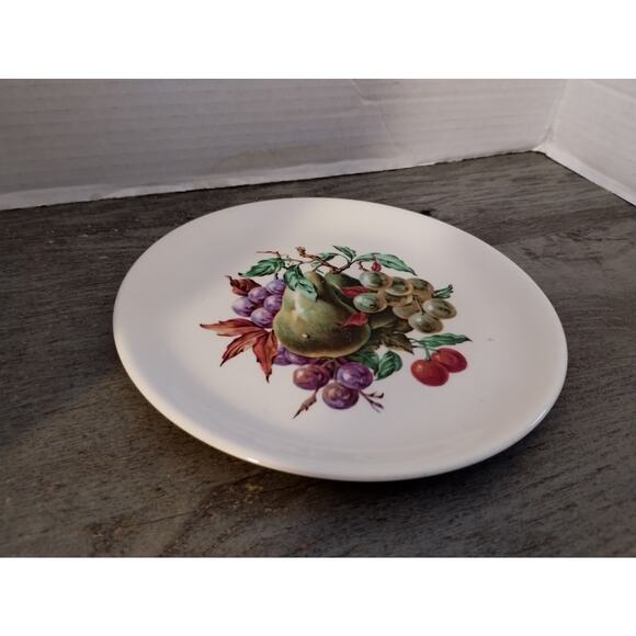 7.5" Pear and Fruit Plate Salem USA - Picture 2 of 4